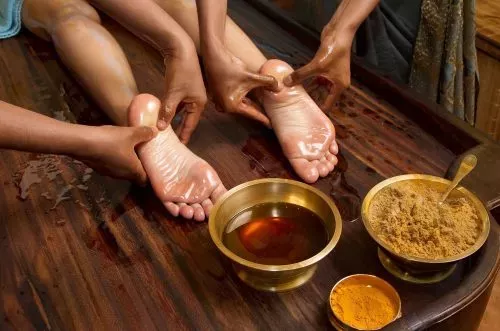 ラジャスタン州ウダイプルにできた大学付属のパンチャカルマセンター Natural Wellness, Health And Wellness, Health Care, Natural Health, Health Tips, Health Retreat, Natural Oil, Yoga Health, Mental Wellness