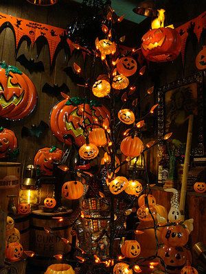 ハロウィン風なお部屋を演出したい そしてクリスマスが待ち遠しい 簡単ゾンビメイクでハロウィンを盛り上げよう So Netブログ Vintage Halloween Images Fall Halloween Decor Halloween Deco ハロウィン風なお部屋を演出したい そしてクリスマスが待ち遠しい 簡単ゾンビメイクでハロウィンを盛り上げよう So Netブログ Vintage Halloween Images Fall Halloween Decor Halloween Deco