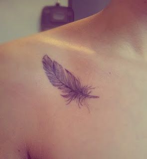 Algunas Ideas De Tatuajes De Plumas Para Hombres Tatuajes De Plumas Diseno De Tatuaje De Pluma Plumas Tatoo