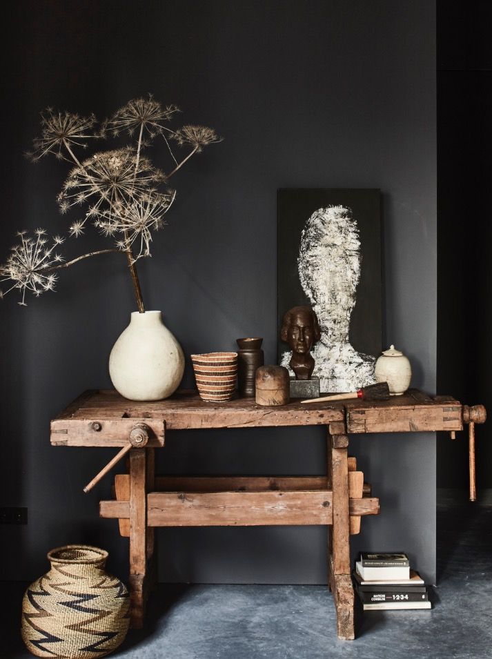 styling: #cleoscheulderman photo: #jeroenvanderspek @vtwonen #dunkleinnenräume