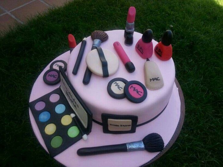 25 pasteles tan creativos que sería un delito comerlos Chocolate Chip Recipes, Mint Chocolate Chips, Cake Boss, No Cook Desserts, Cake Desserts, Cake Recipes, Ice Age Cake, Library Cake, Dj Cake