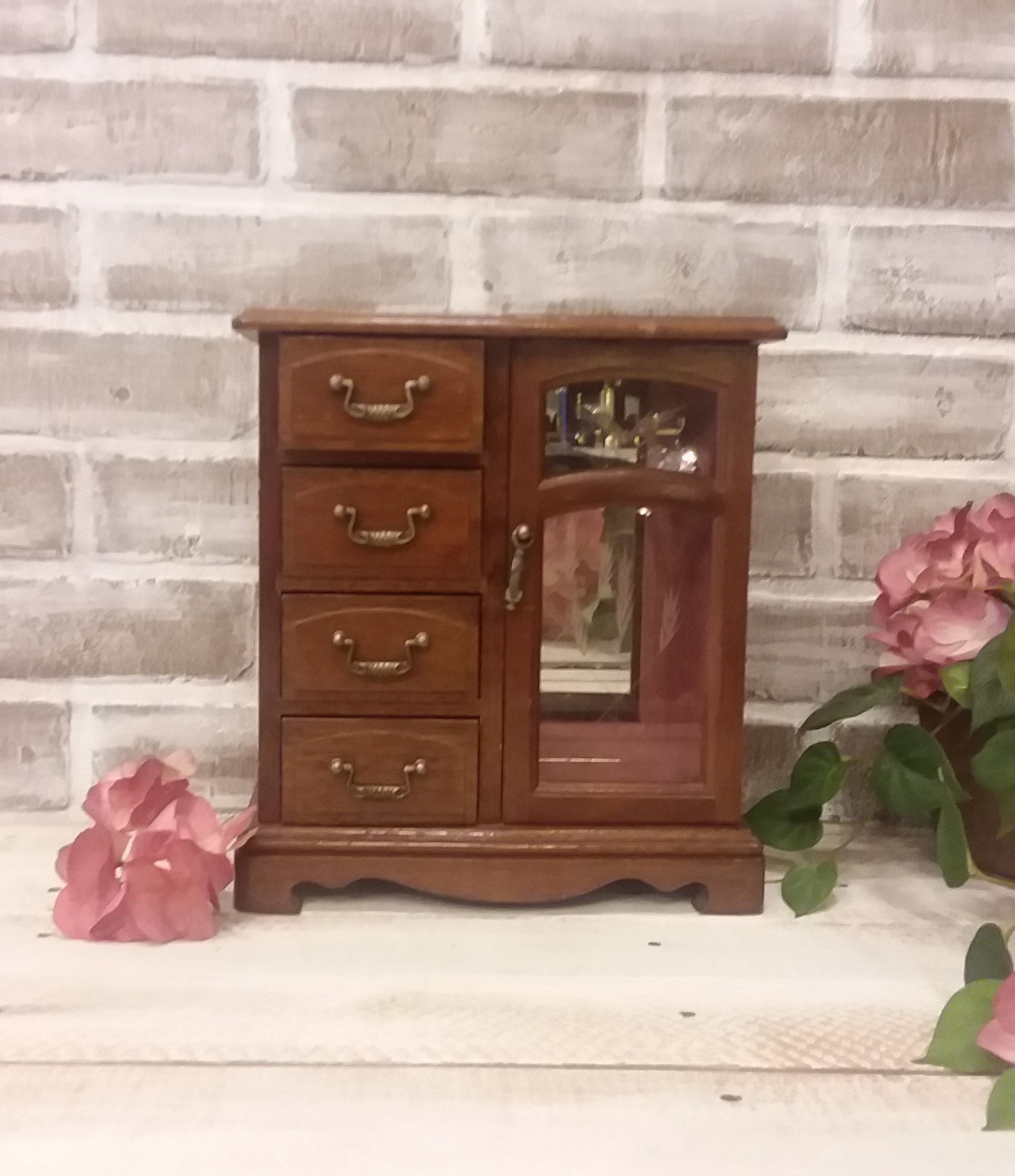 130 Vintage Jewelry Boxes ideas | vintage jewelry box, wooden ...