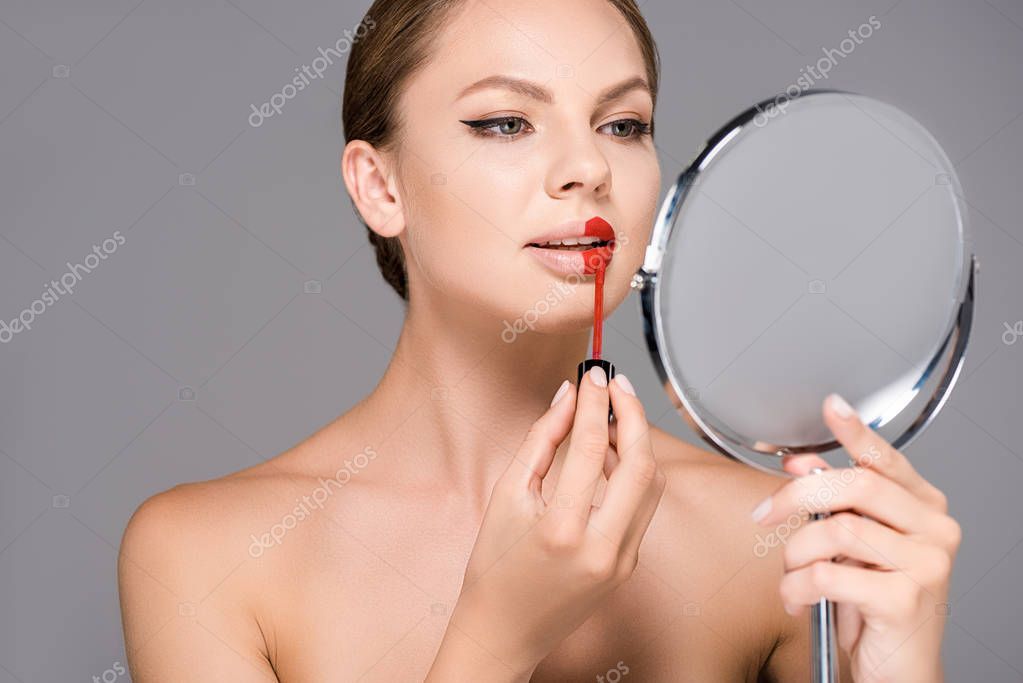 Communication Logo, Attractive Women, Red Lipsticks, Looking For Women, Free Stock Photos, How To Apply, Portrait, Mirror, Creative