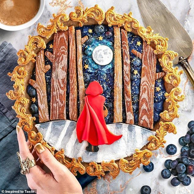 What big teeth you have! Liz Joy, a self-styled 'Sugar Artist,' makes some truly incredible pies, like this blueberry one inspired by Little Red Riding Hood Fancy Pie Crust, Pie Crust Art, Cookie Crust, Pie Crusts, Pretty Food, Cute Food, Pie Crust Designs, Pie Decoration, Pies Art