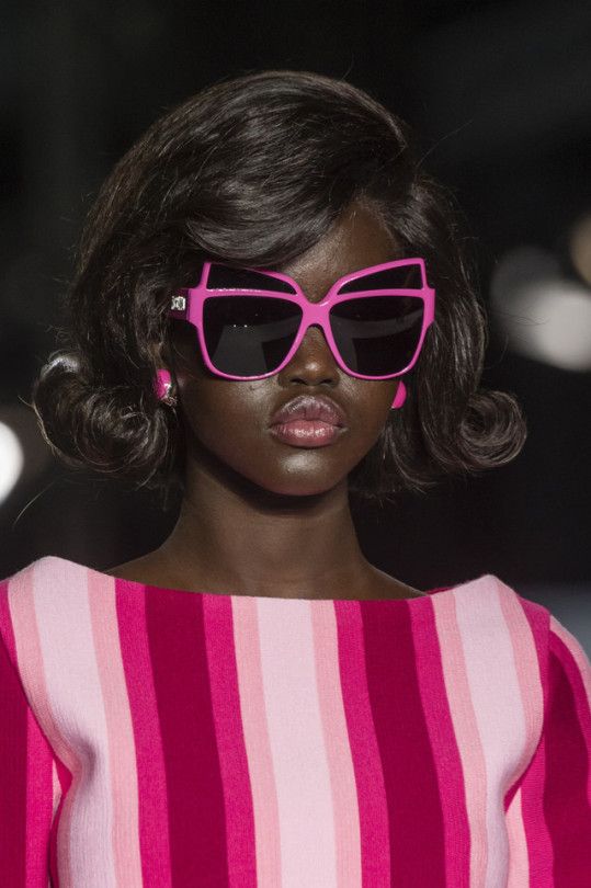 Adut Akech at Moschino Fall Winter 2018 | Anteojos, (2 Lentes Moschino Moschino | ösom