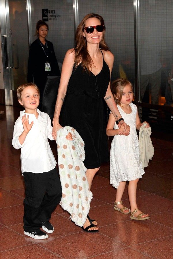 Angelina Jolie with her twins Knox and Vivienne Jolie-Pitt Brad Pitt ...