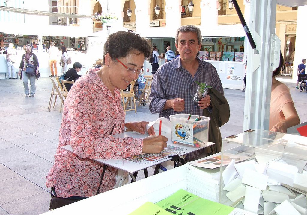 Feria Del Libro De Huesca 2016 Couple Photos Photo Couples