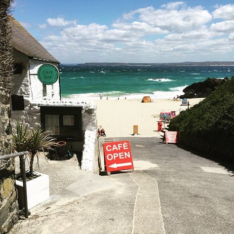 17 Breathtaking Places To Eat In Cornwall St Ives Cornwall, Devon And Cornwall, Cornwall Breaks, Falmouth Cornwall, Places To See, Places To Travel, Vacation Places, St Just, Cornwall Beaches