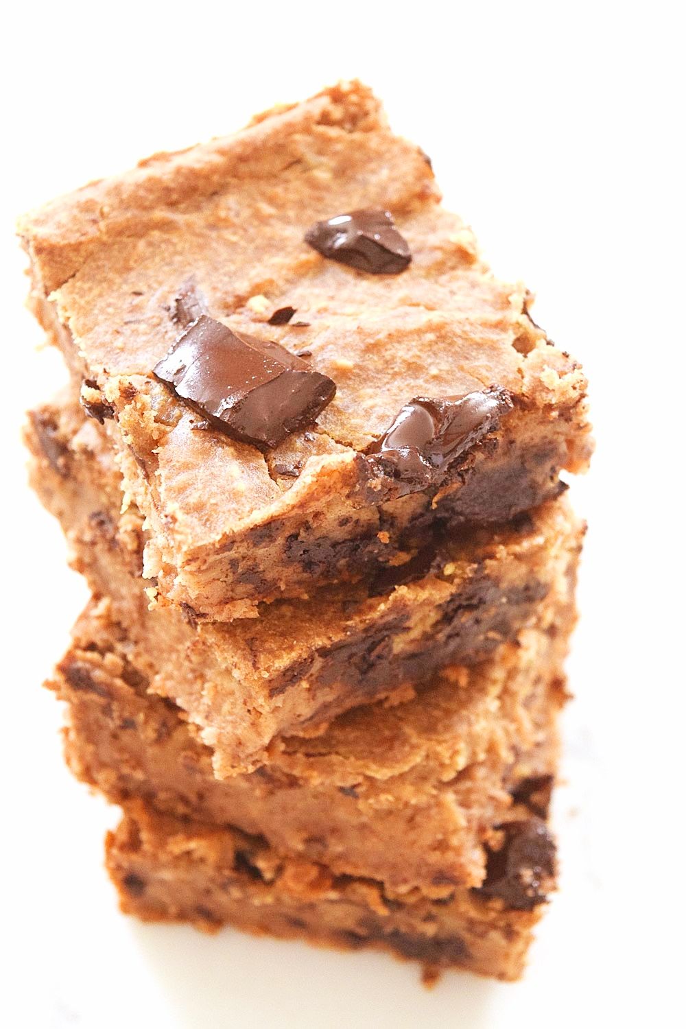 These vegan peanut butter chocolate chip buckeye bars are so rich and peanut buttery! The best flavor combination ever. Gluten free and naturally sweetened! Happy Thursday, friends! What’s new?! I’m almost to the weekend after my first full week with my kindergarten nuggets, and I am more than ready for some chill time! Don’t get it... Buckeye Bars, Vegan Peanut Butter, Oat Flour, Cookie Bars, Sweeteners, Sweet Tooth, Brownie, Almond, Oatmeal