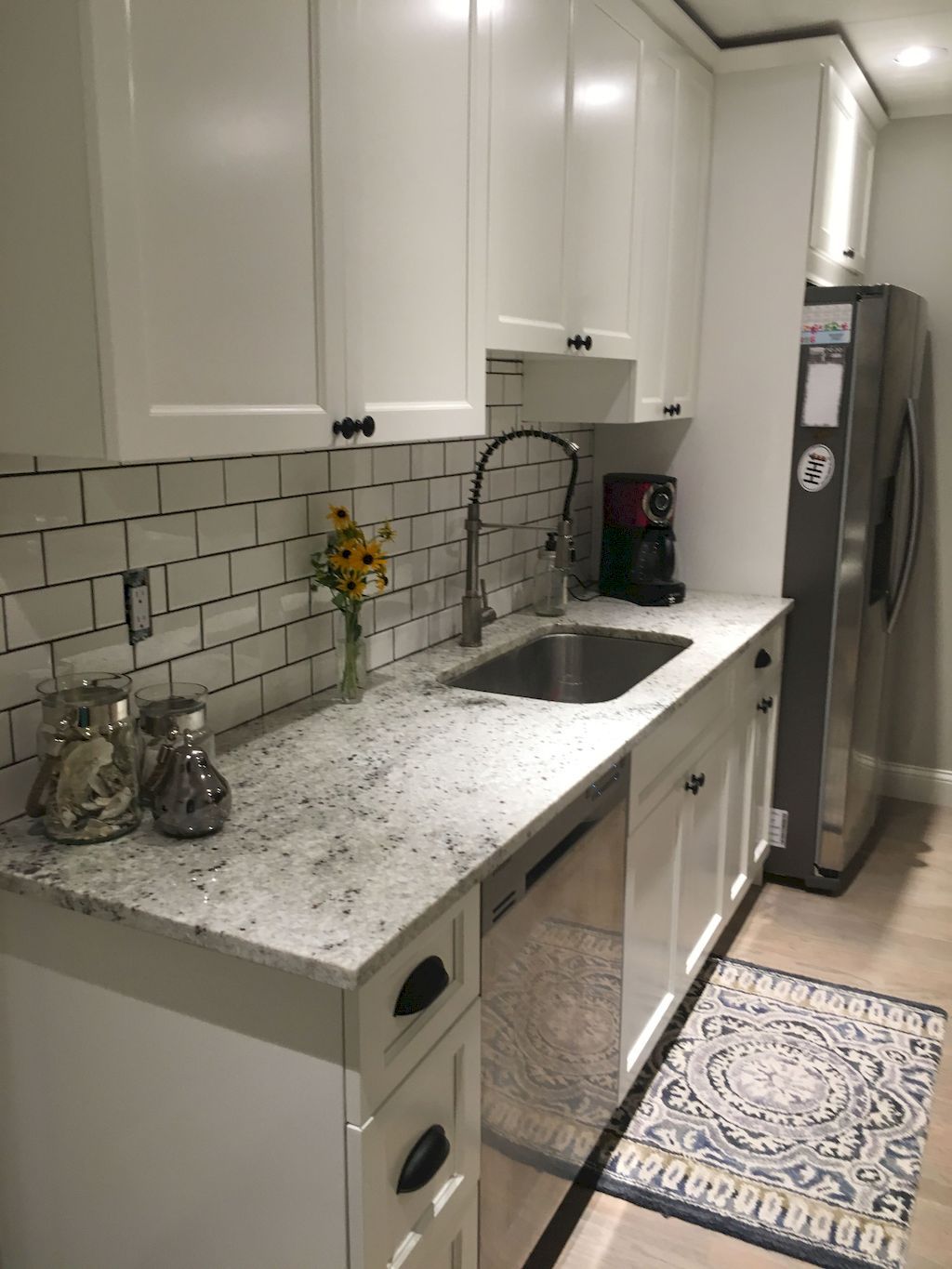 80 Beautiful Gray Kitchen Cabinet Design Ideas #graykitchencabinets