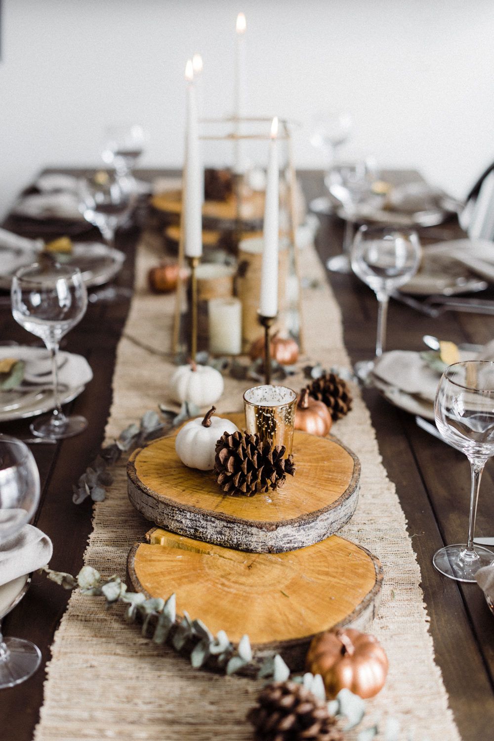23 Gorgeous Thanksgiving Tablescapes Table Setting Ideas Rustic Thanksgiving Tabletop Decor Via Joyfullygrowingblog Thanksgivingdecor Thanksgivingtable