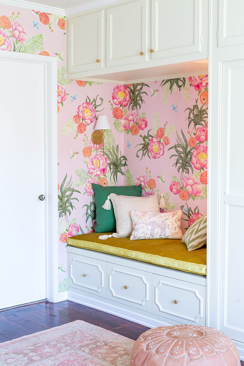sara sugarman nursery built in bench Girls Bedroom, Pink Bedrooms, Bedroom Ideas, Girl Rooms, Diy Bedroom, Wallpaper Trends, Chic Wallpaper, Wallpapers Interior, Floral Wallpapers