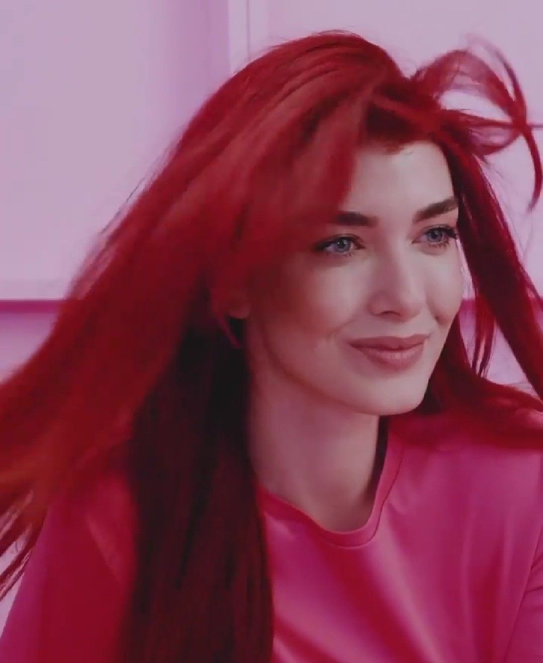 Aslihan Guner Backstage Flo Follow Kisa Sac Sac Yildiz