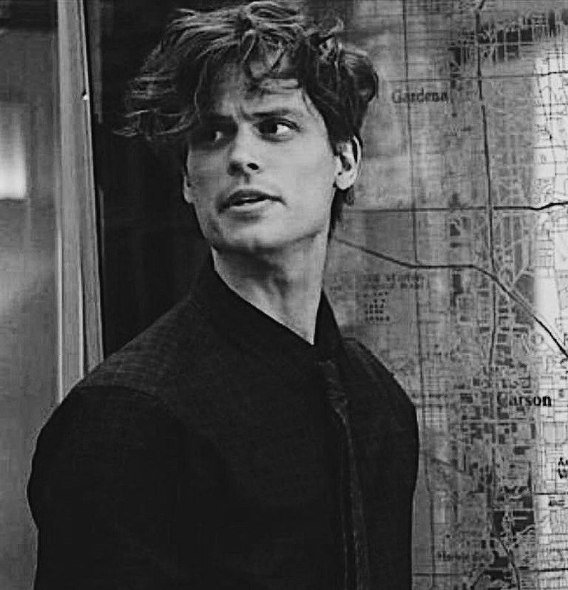 𝑔𝓊𝒷𝓁𝑒𝓇𝒾𝓈𝓂 on Instagram: “seggsy time 😭-🧚🏼♀️ - - - - #matthewgraygubler #gubler #matthewgubler #matthewgraygubleredit #MGG #DrSpencerReid #SpencerReid…” Dr Reid, Dr Spencer Reid, Black And White Picture Wall, Black And White Pictures, Black And Gray, Gray Aesthetic, Black And White Aesthetic, Beautiful Boys, Pretty Boys