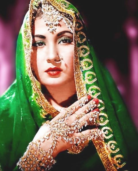 ajab-jankari-untold-story-of-meena-kumari-पैदा होते ही अनाथालय में छोड़ दिया था मीना कुमारी के पिता ने ajab-jankari-untold-story-of-meena-kumari-मीना