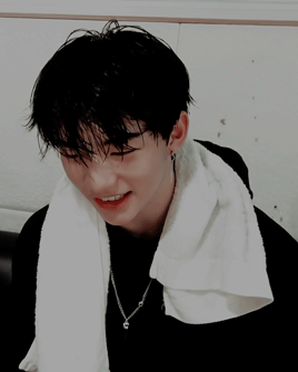 Voir un profil - han juyeol 800798ec6c4e0e874a505ea8712c4ecb