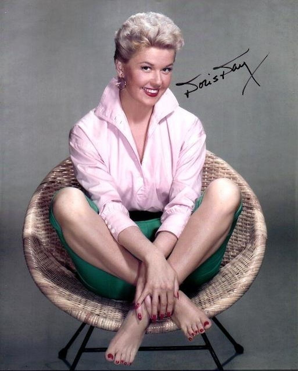 Doris Day Sitting In Chair CrissCross Signed Photo Print 8 X 10 Doris Day Sitting In Chair CrissCross Signed Photo Print 8 X 10