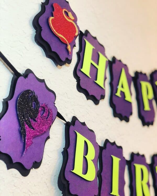 Catch up with your favorite Disney Villain Kids in the all new Descendants 3 available on DVD!We are rotten to the core with excitement over the third movie in the amazing Descendants series! Celebrate your favorite villain kids with some exciting Descendants movie watching party! #disney #descendants #villain #girlparty #birthday #descendants3 #mal #evie #disneyvillains #birthday #halloween #kids #partyideas #parties Maleficent Party, Disney Villain Party, Villains Party, Disney Party, Descendants Party Ideas Birthdays, Disney Descendants Party, Descendants Banner, 10th Birthday Parties, Birthday Party Decorations