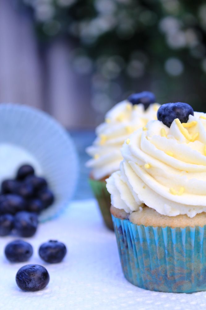 Lemon Blueberry Cupcakes Cupcakes Desserts Cakejes