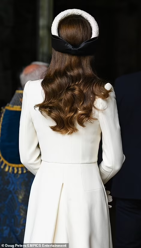 Prince William and Kate Middleton lead Royal Family in commemorating Anzac Day | Daily Mail Online Kate Middleton Hats, Kate Middleton Prince William, Princess Kate Middleton, Kate Middleton Style, Catherine Middleton, Prince William And Kate, Duchess Kate, Duchess Of Cambridge, Princess Katherine