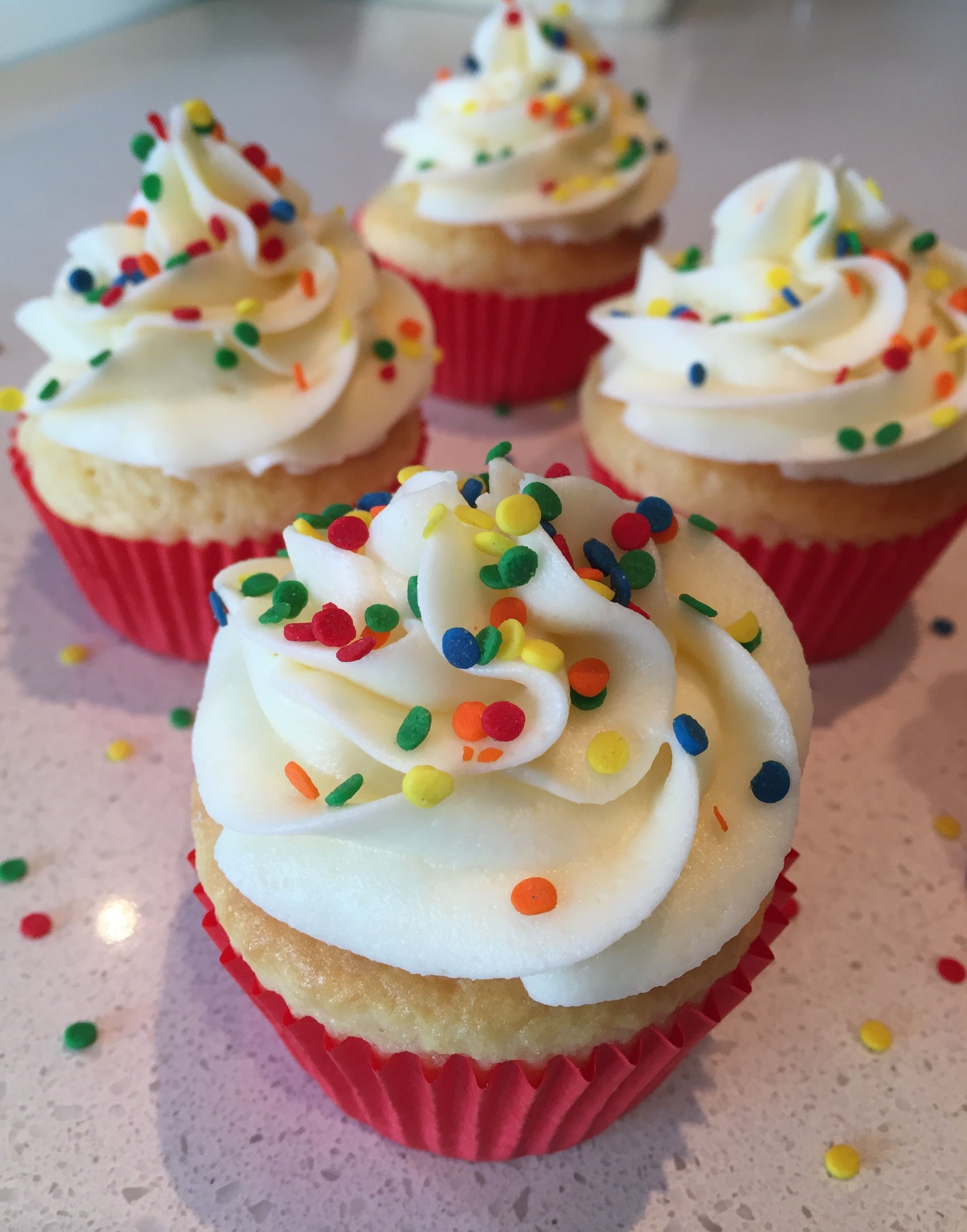 Confetti cupcakes Confetti cupcakes, Funfetti cupcakes, Mini cupcakes