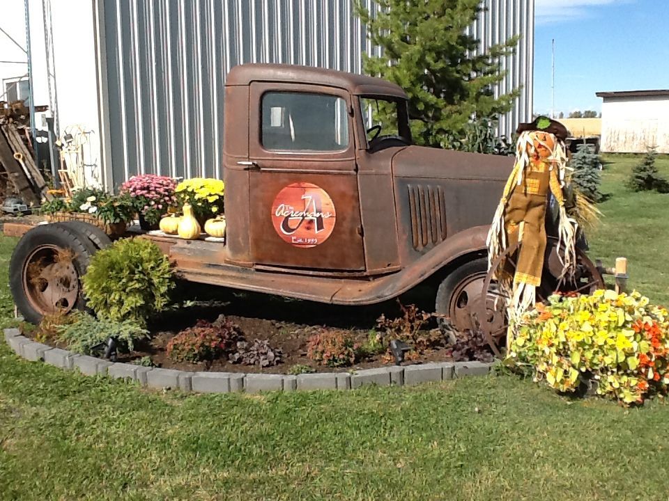 1935 Chevrolet truck fall garden Old trucks, Car yard, Old farm equipment
