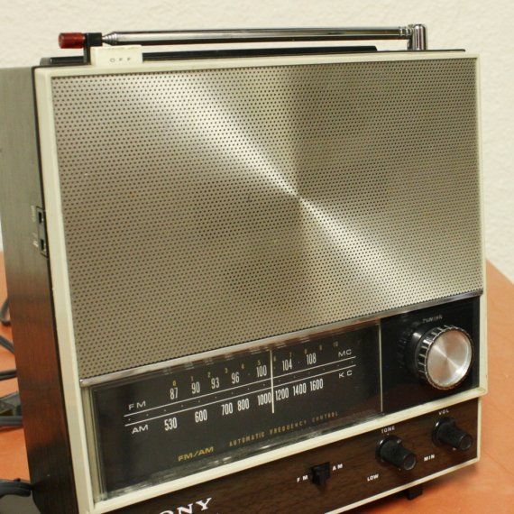 Vintage Radio Sony Solid State Am Fm 2 Band 8f 38wa