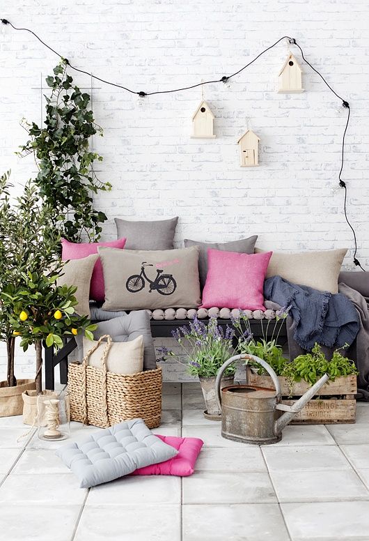 White & Grey Memories Blog: Terrasses Urbanes Small Balcony Design, Small Terrace, Small Patio, Interior Exterior, Home Interior, Interior Design, Interior Office, Interior Ideas, Outdoor Rooms