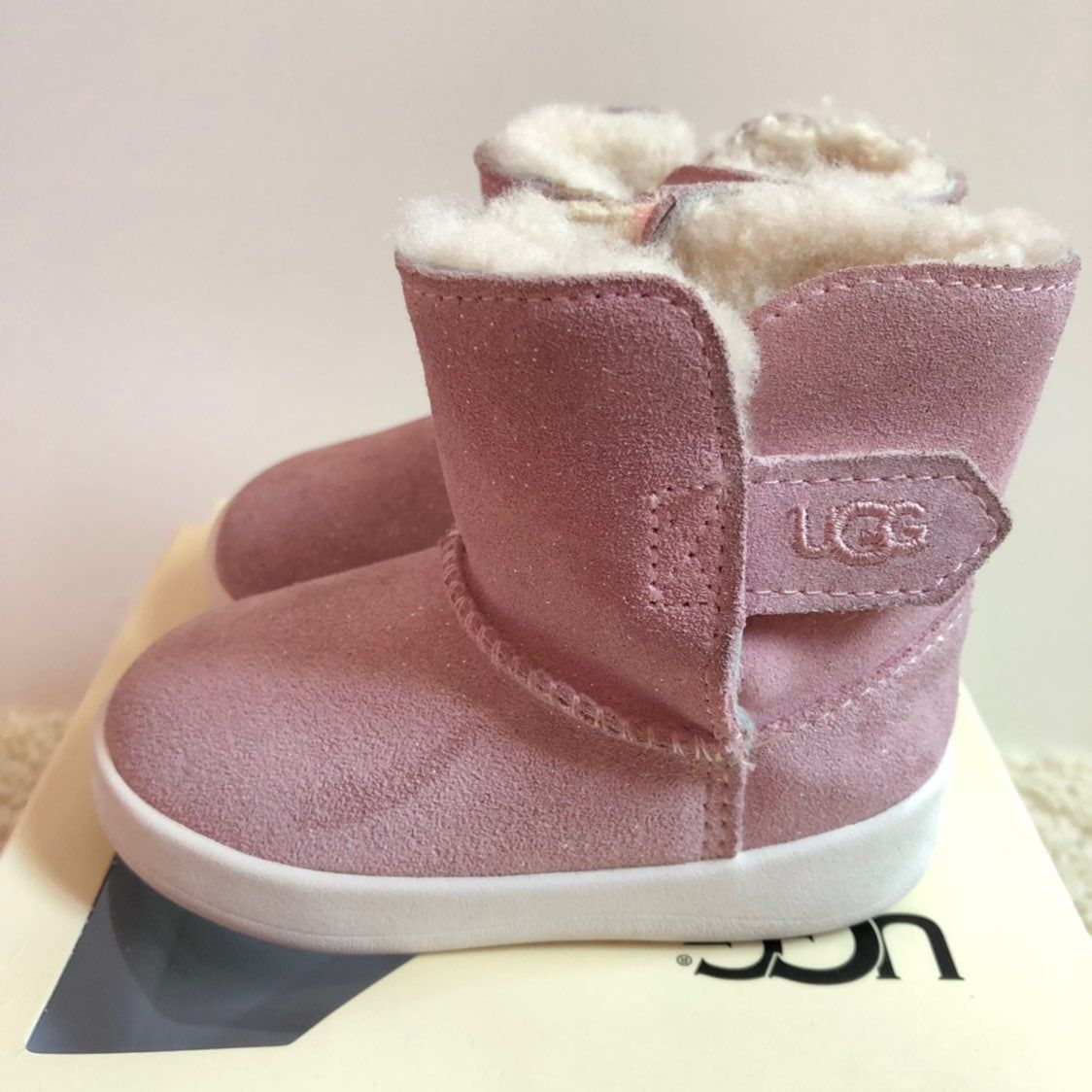 childrens size 4 ugg boots 