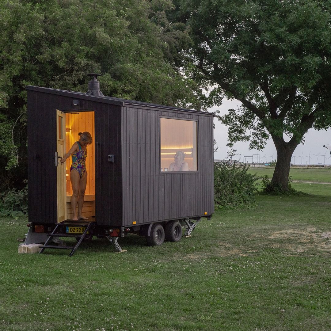 Taking Comfort Anywhere: A Conversation About Mobile Saunas | ArchDaily Scandinavian Saunas, Scandinavian Architecture, Scandinavian Design, Sierra Nevada, Sauna Health Benefits, Mobile Sauna, Portable Sauna, Barrel Sauna, Sauna Design