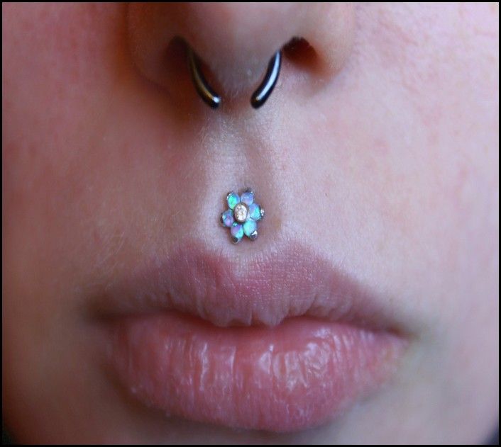 A Philitrum Medusa Piercing Added To This Awesome Line Up Of Jewellery The Vertical Labret Is Also My Work Lip Piercing Labret Lip Piercing Labret Piercing