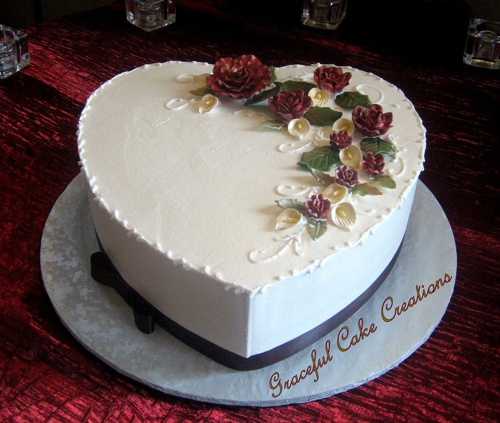 Download Elegant Heart Shaped Wedding Cake with Burgundy Roses and ...