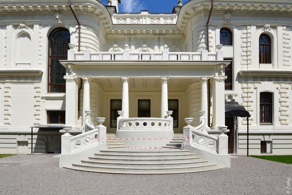 White House Market