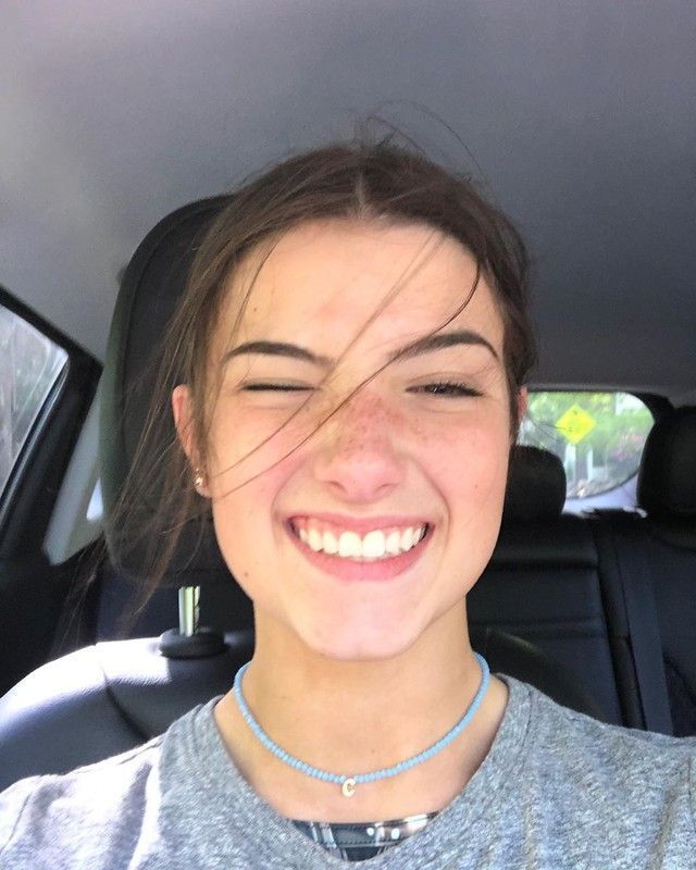 A los 15 años tus padres mafiosos murieron a manos de sus rivales . D… #detodo # De Todo # amreading # books # wattpad The Most Beautiful Girl, Beautiful Person, Beautiful Girl Image, Charlie Video, Charlie Damelio, Perfect People, Pretty People, Girl Celebrities, Celebs