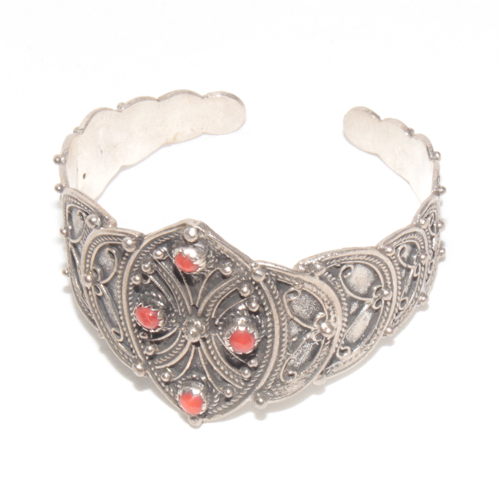 Vente bijoux kabyles (Paris, Ath Yenni, Kabylie, Algérie .