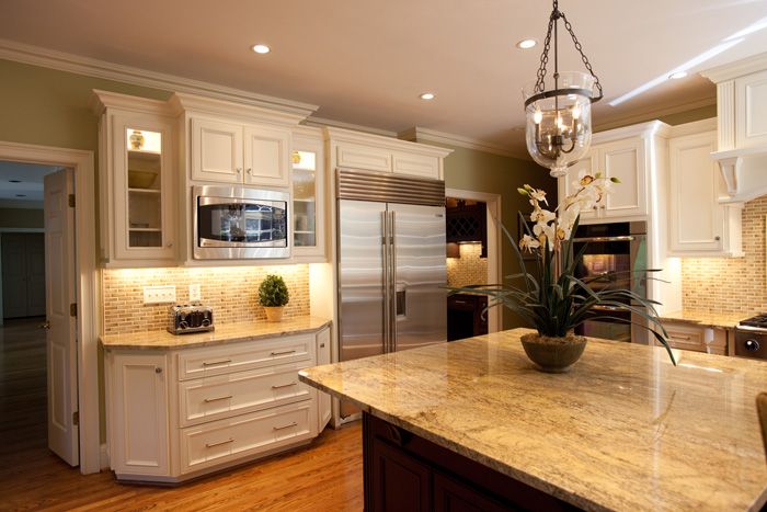 White kitchen by Loftus Design. | Cocinas blancas ...