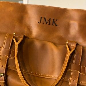Gepersonaliseerde mens reistas volnerf lederen duffel tas - Etsy Nederland Macbook, Dopp Kit, Crazy Horse, Logo Design, Coach Horse And Carriage Tote, Duffel, Leather Backpack, Etsy, China