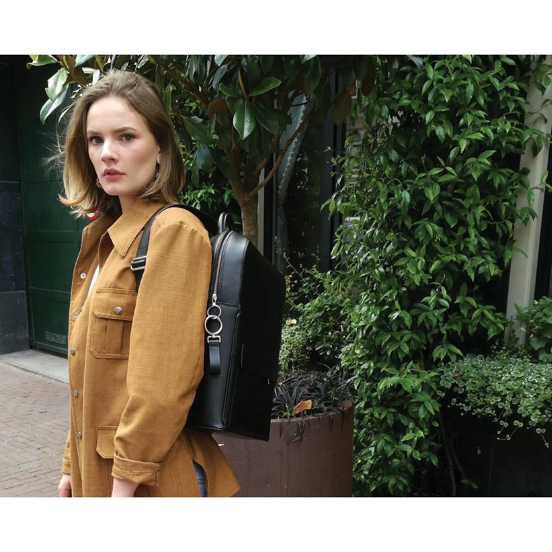 Urban greenery feat. @sterre_meijer and The Backpack in Black • #Teym #