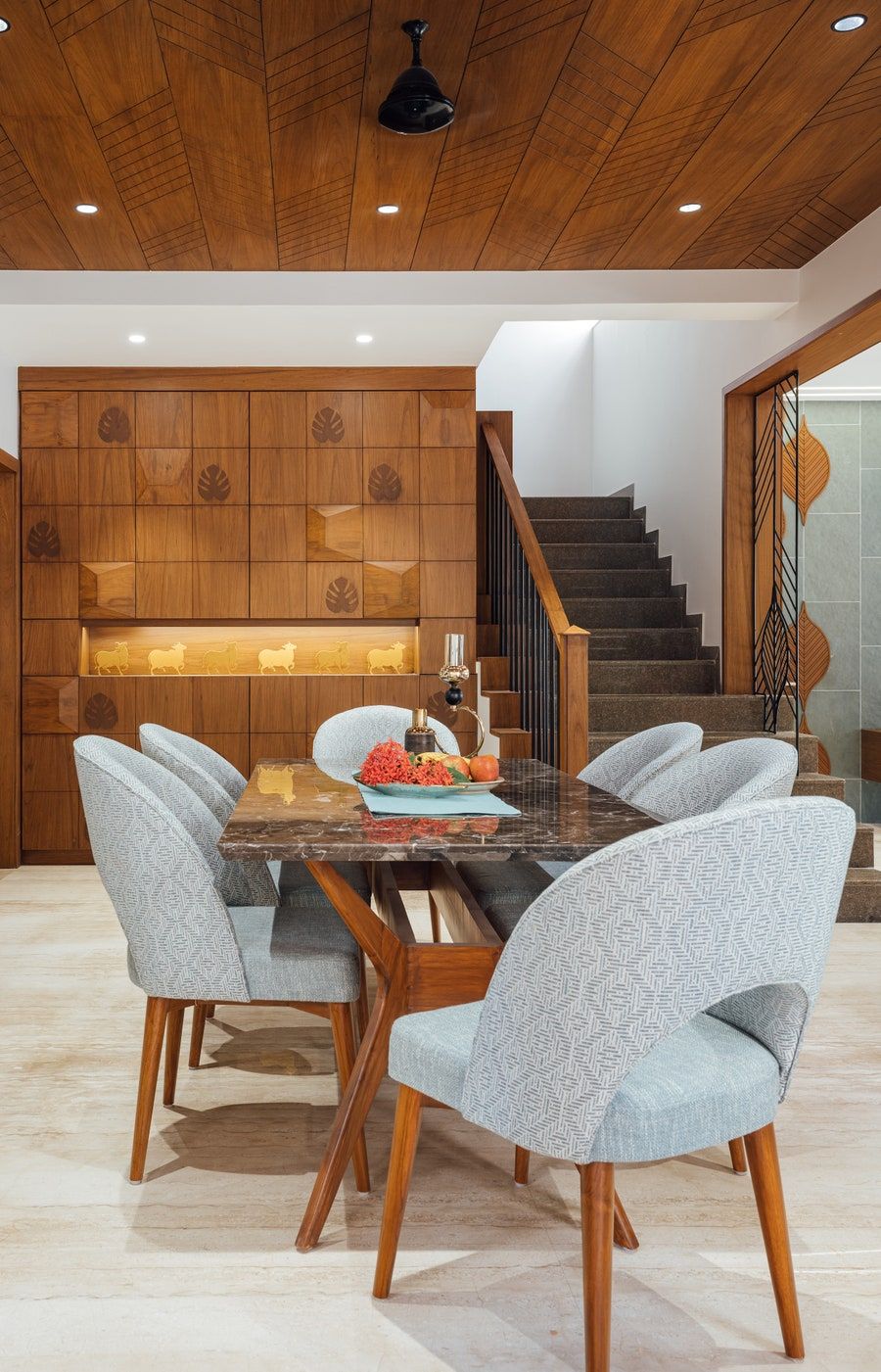 An Ahmedabad home where air, light and space play a starring role | Architectural Digest India Ceiling Design Living Room, Home Room Design, Dining Room Design, Home Interior Design, Living Room Decor, House Interior, House Design, Wooden Ceiling Design, Flat Interior