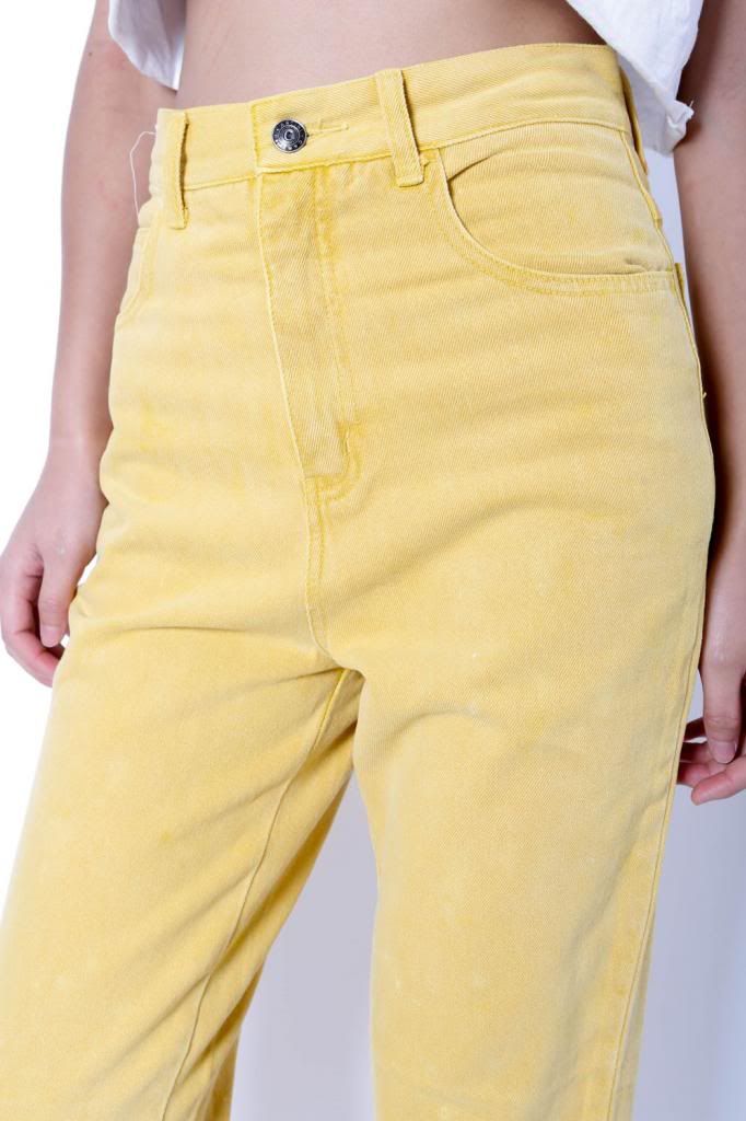 Jean In Yellow. #VintagePants #VintageJeans #boyfirendsJeans | View more: www.ezzentrictopz.com