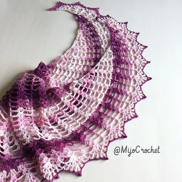 Wild Wheat Shawl pattern by Johanna Lindahl #shawlcrochetpattern
