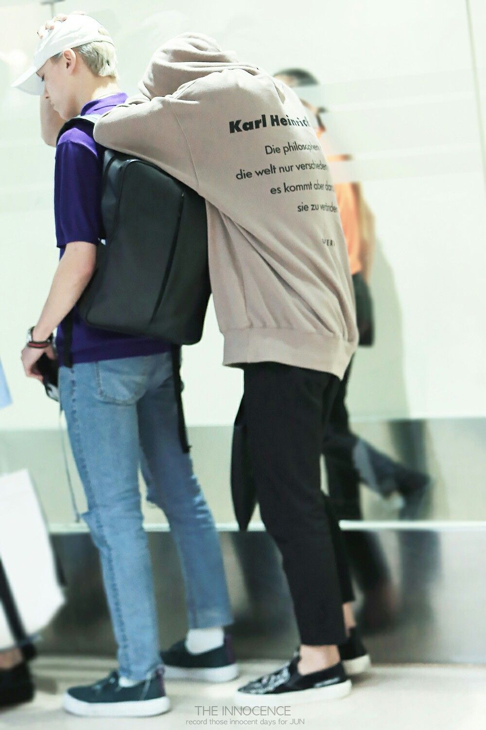Jun Junhui Wenjunhui Seventeen Handsome Airport Vernon Hug