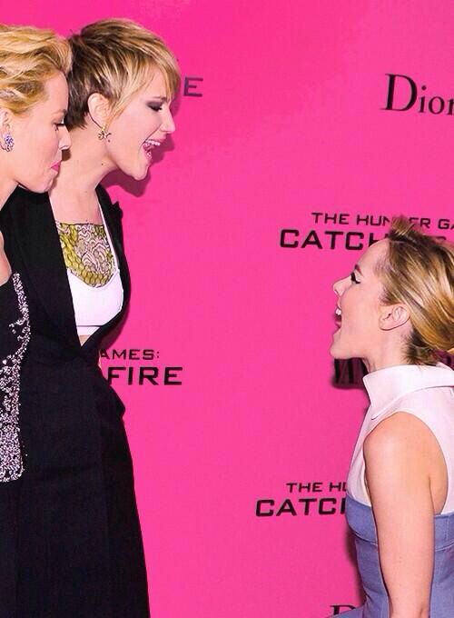 Jennifer Lawrence Jena Malone And Elizabeth Banks Jennifer