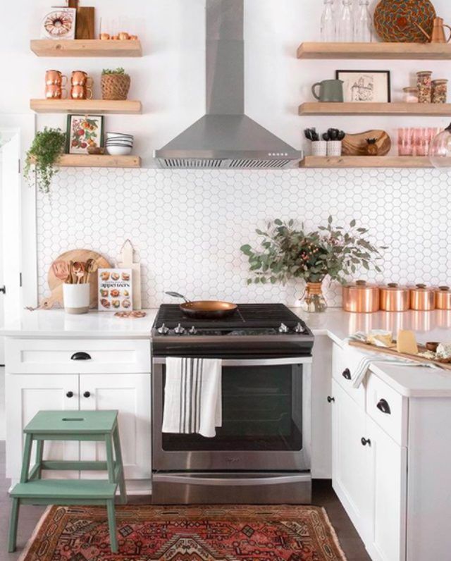 Copper Accents Add Homespun Glamour to This Charming Kitchen Copper kitchen decor, Kitchen