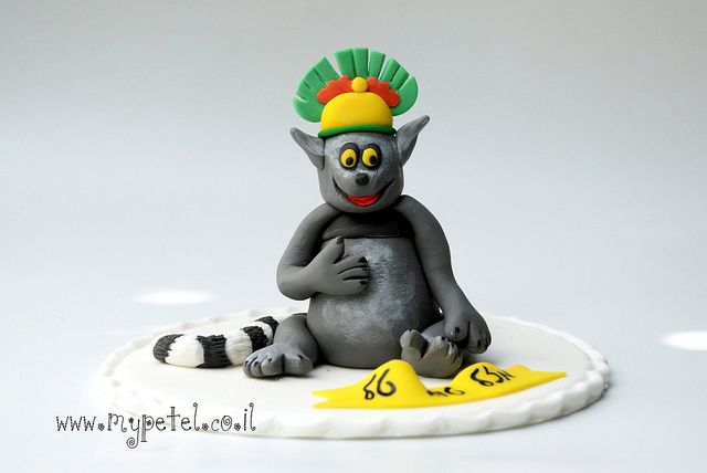 Julian The King Cake Topper המלך הבלתי מעורער על עוגה Madagascar Cake Childrens Party Baby On The Way Julian The King Cake Topper המלך הבלתי מעורער על עוגה Madagascar Cake Childrens Party Baby On The Way