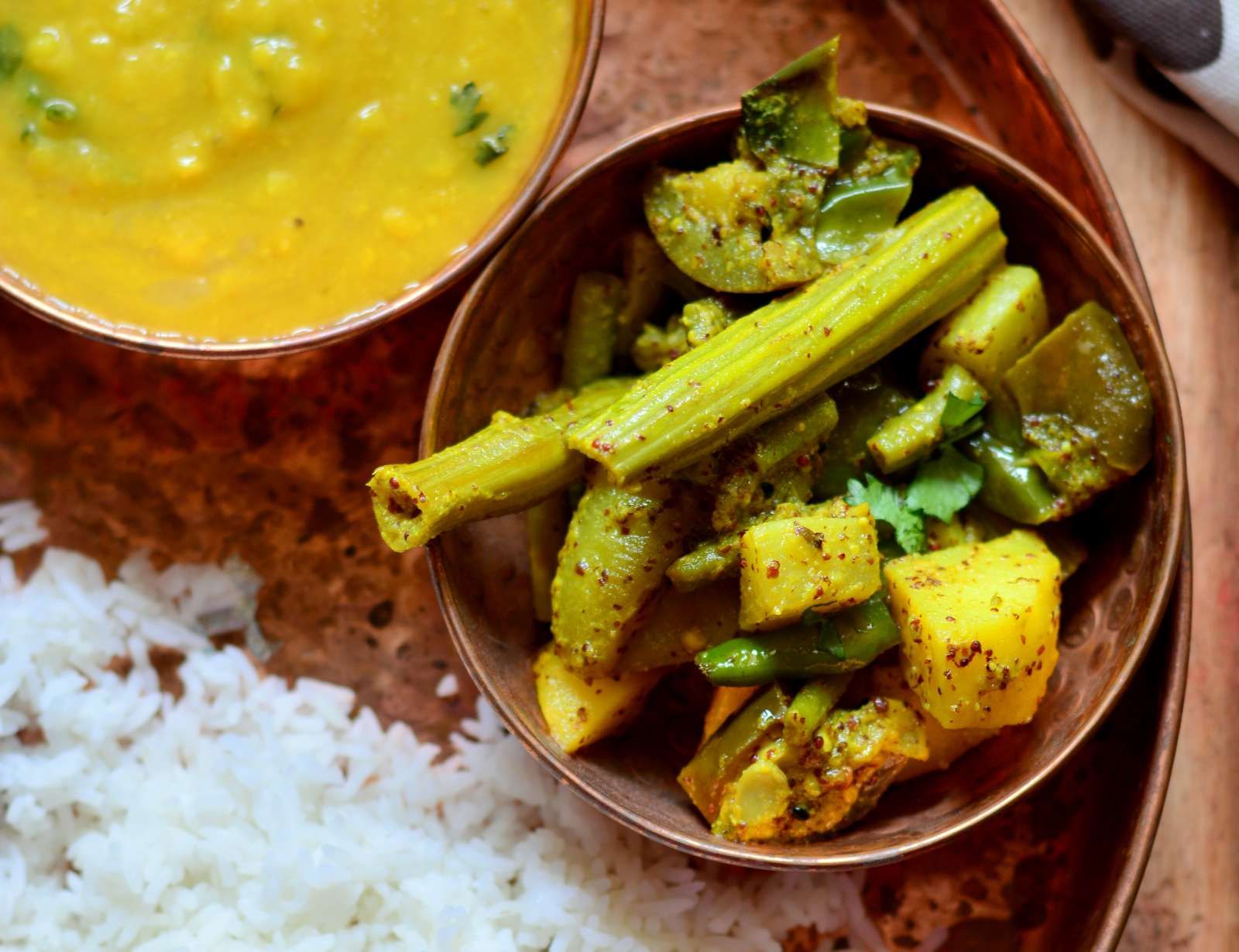 Bengali Vegetarian Recipes In Hindi छोर छोरी रेसिपी - Bengali Style Mixed Vegetable (Recipe In Hindi