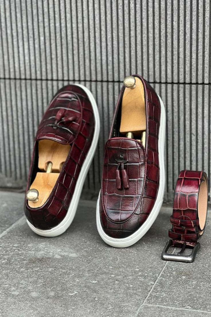 GentWith Laughlin Crocodile Pattern Slip-Ons - Burgundy Stylish Mens Outfits, Spring Outfits Casual, Boat Shoes, Men's Shoes, Ballet Socks, Burgundy Shoes, Best Shoes For Men, Best Mens Fashion, Eva Sole