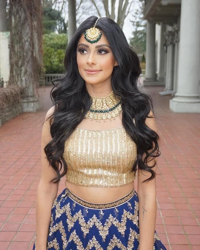 #shaadidukaan , #mehndiandsangeethairstyle , #weddingchicks #mehndihairstyle , #hairstyleformehndi , #hairstyleforsangeet , #bridalhairstyle , #shaadidukaanindia Mehndi Hairstyles, Bollywood Hairstyles, Open Hairstyles, Indian Wedding Hairstyles, Indian Bride Hairstyle, Bride Hairstyles, Straight Hairstyles, Tikka Hairstyle, Party Hairstyles For Long Hair