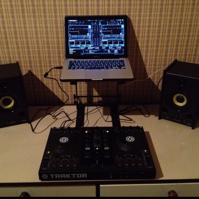 Traktor Pro Monitor Headphones Traktor Pro Monitor Headphones