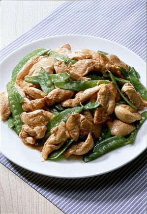 ささ身ときぬさやのマヨネーズしょうゆ炒め | 滝沢真理さんのレシピ ... Orange, Asparagus, Green Beans, Vegetables, Recipes, Food, Studs, Essen, Eten